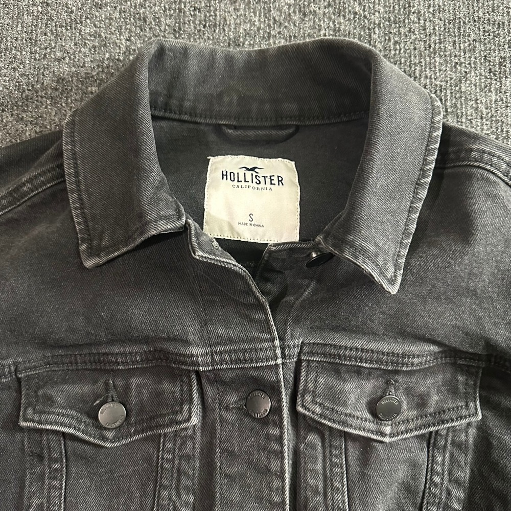 Hollister Women's Cropped Black Denim Jacket Size Small‎ Stretch Waist